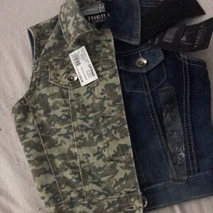 Little girl sleeveless vest type jacket army fatigue split denim